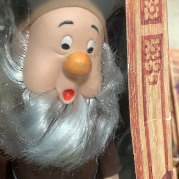 Disney’s Snow White & The Seven Dwarfs Dolls - Picture 6 of 10
